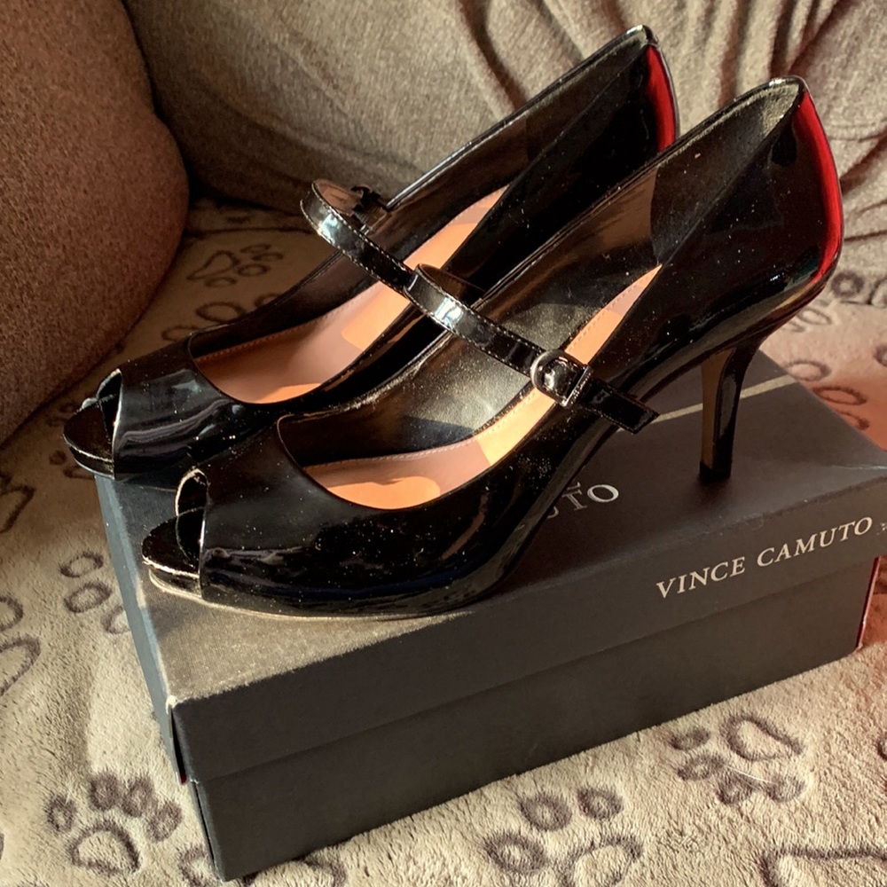 Vince Camuto Black Patent Leather pumps size 10